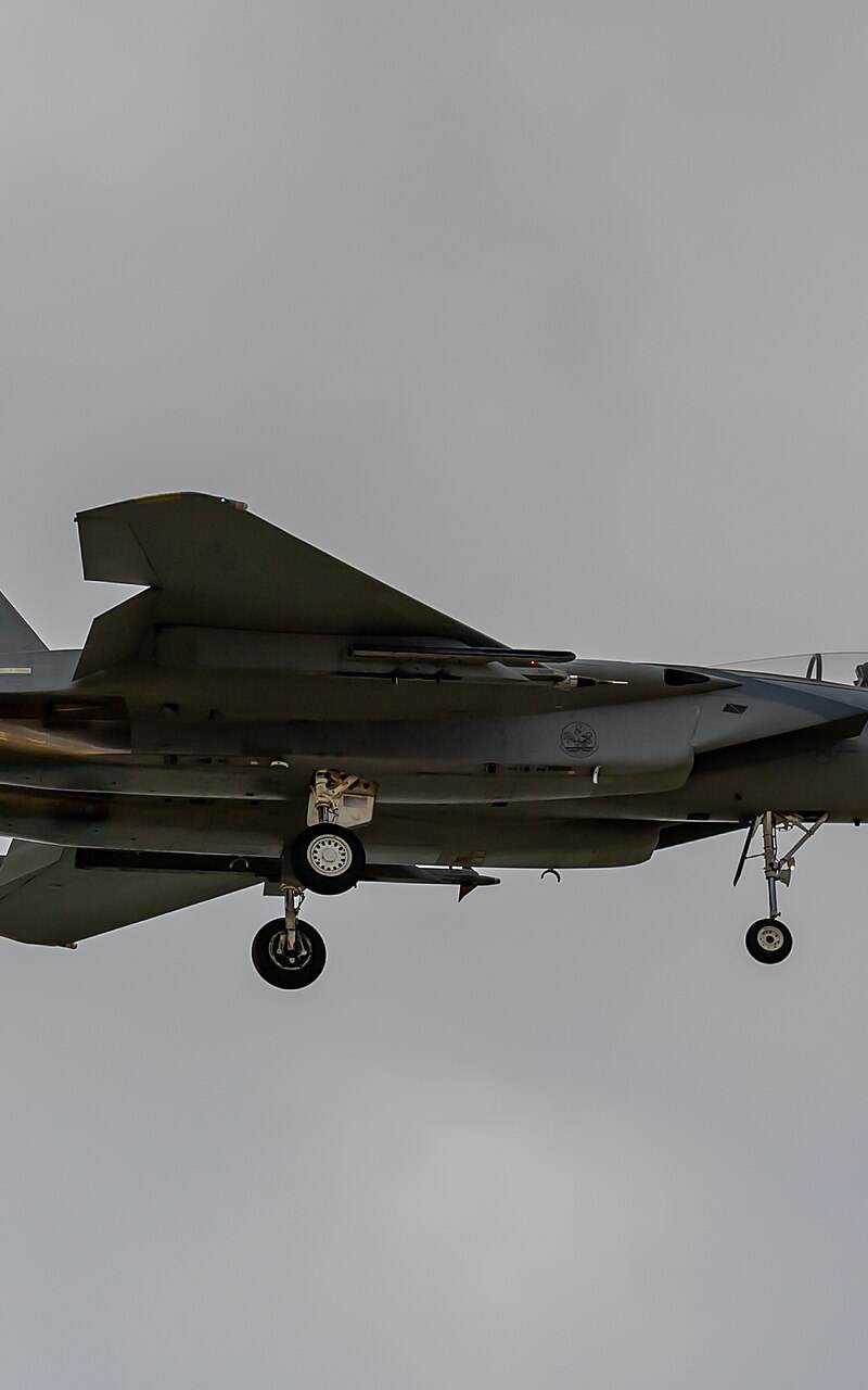  - Twin-engine aircraft