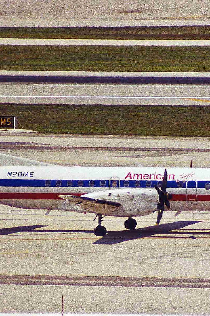 N201AE - Twin-engine aircraft