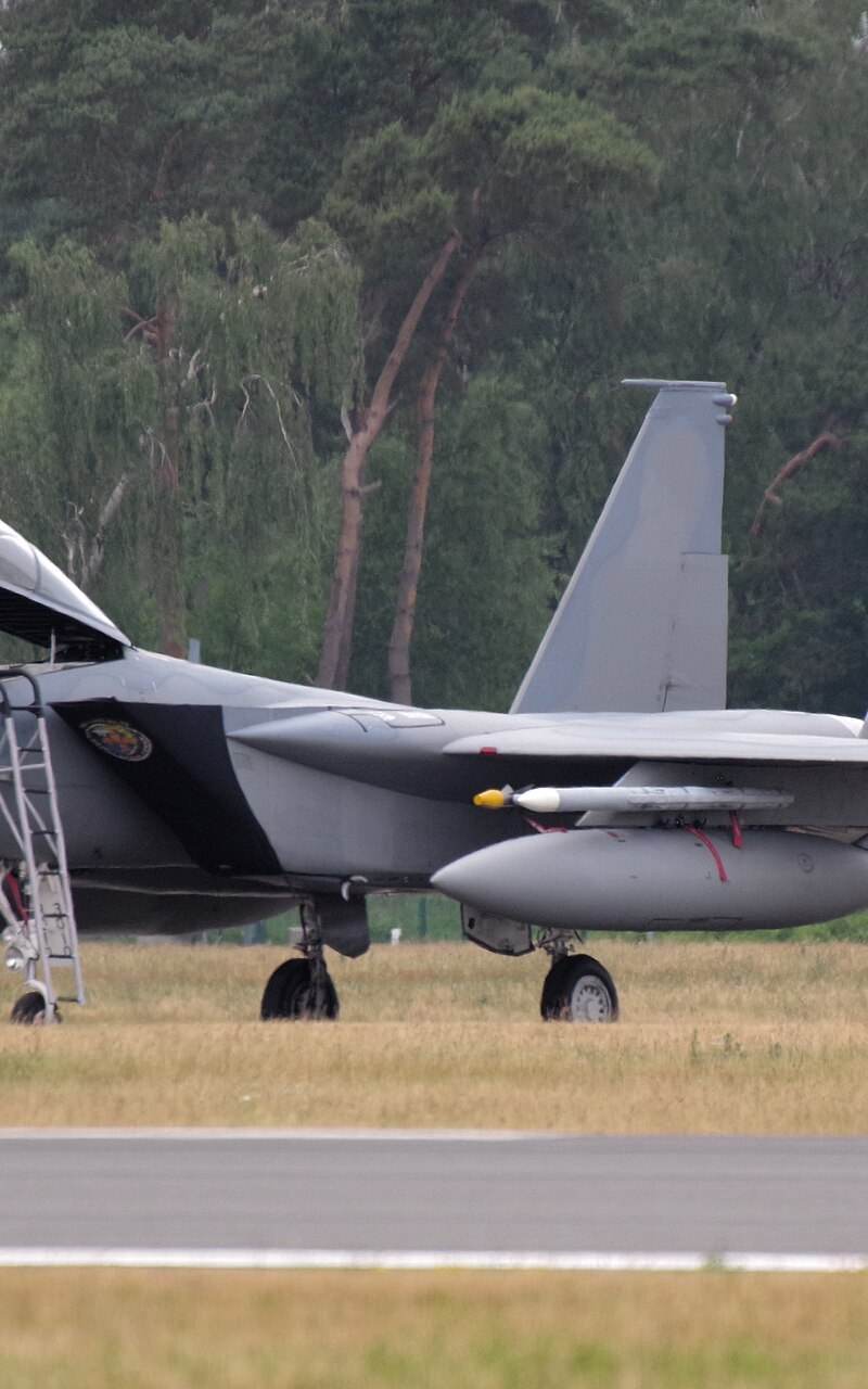  - Twin-engine aircraft