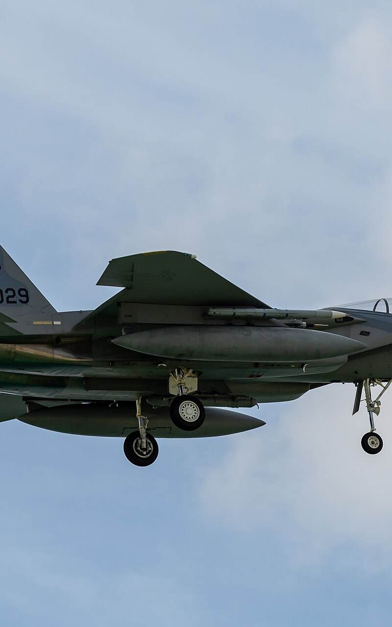  - Twin-engine aircraft
