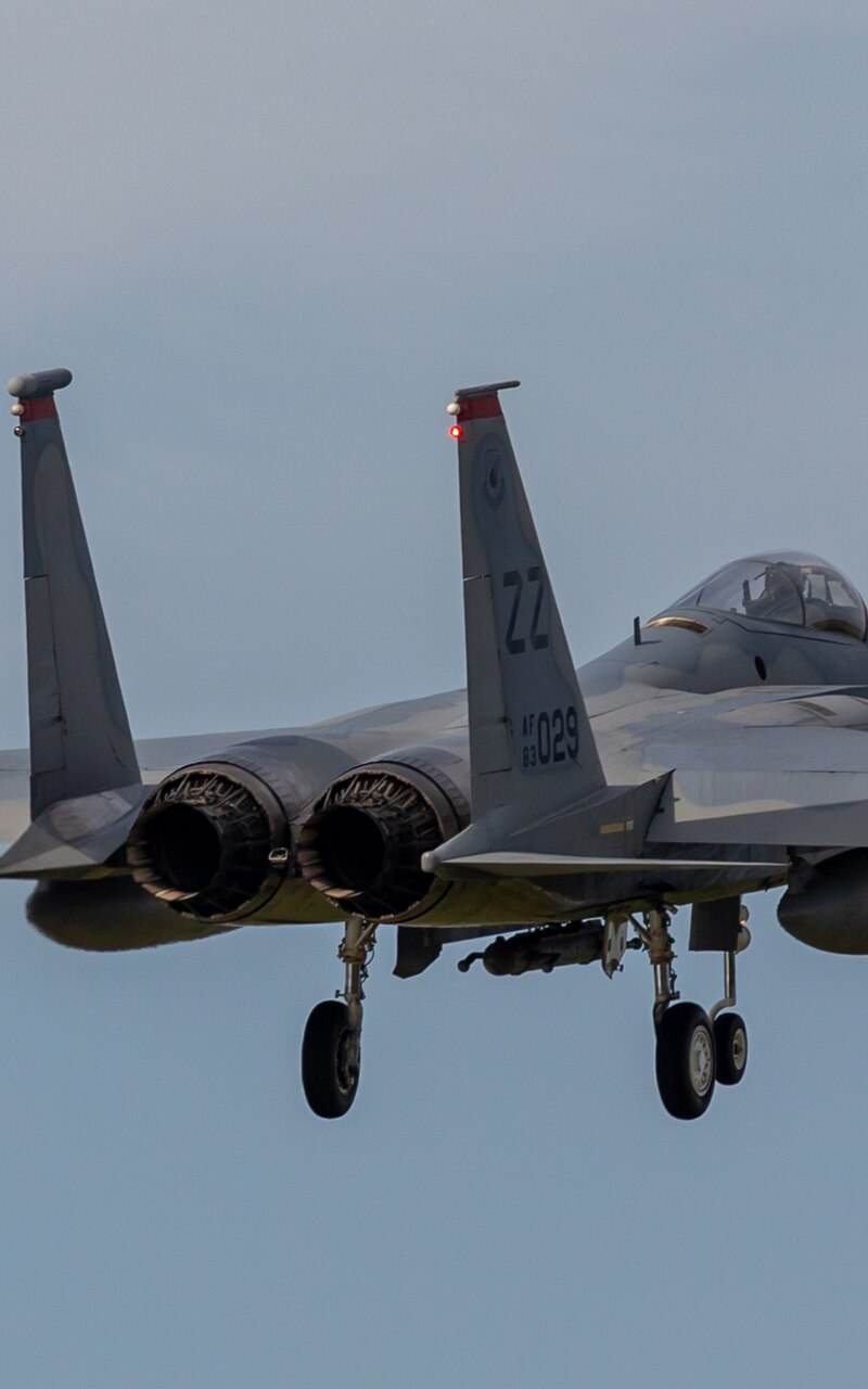 - Twin-engine aircraft