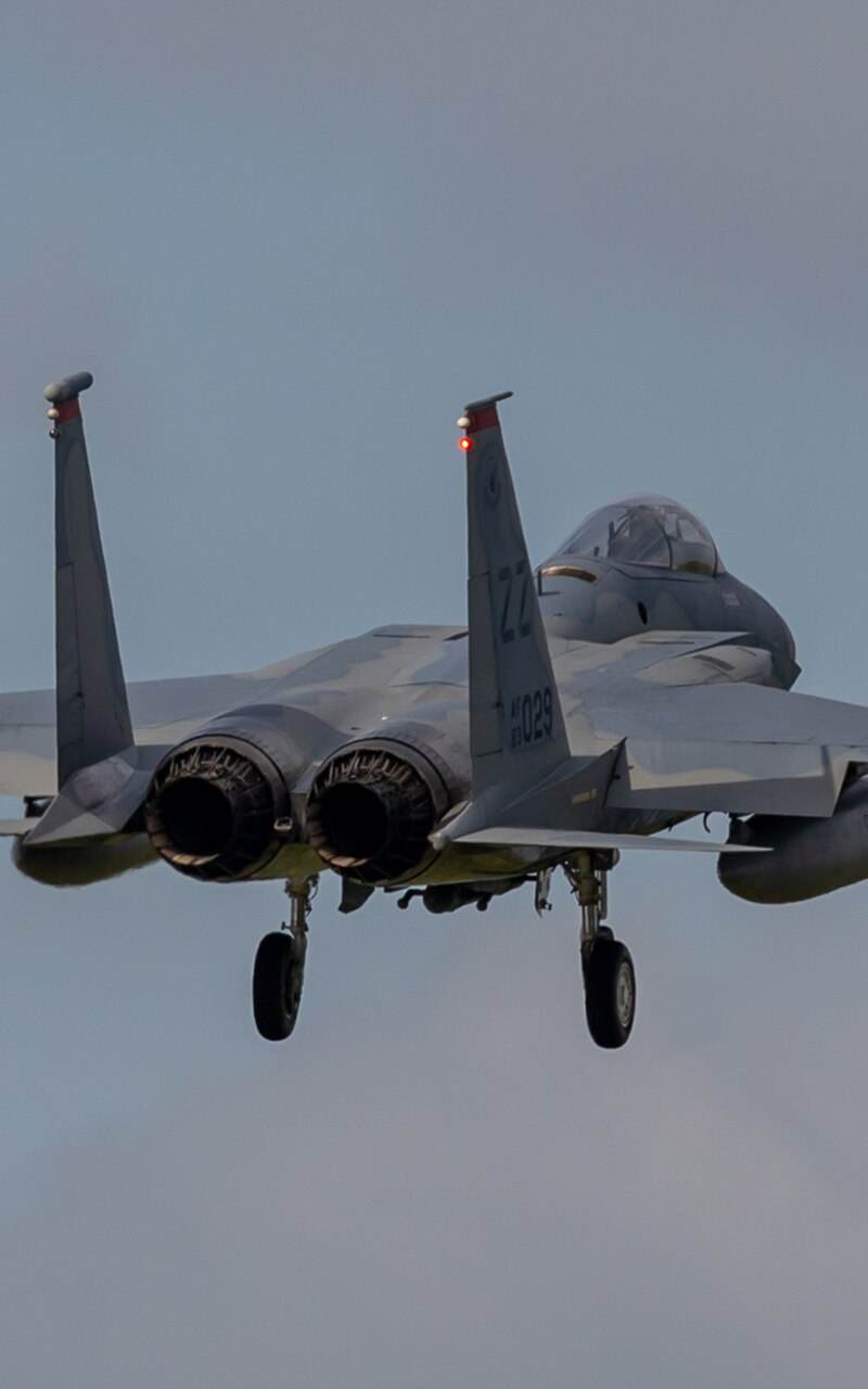  - Twin-engine aircraft
