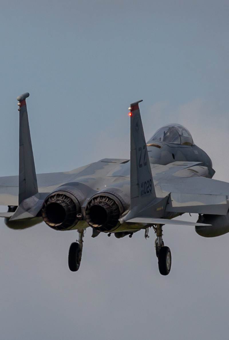  - Twin-engine aircraft