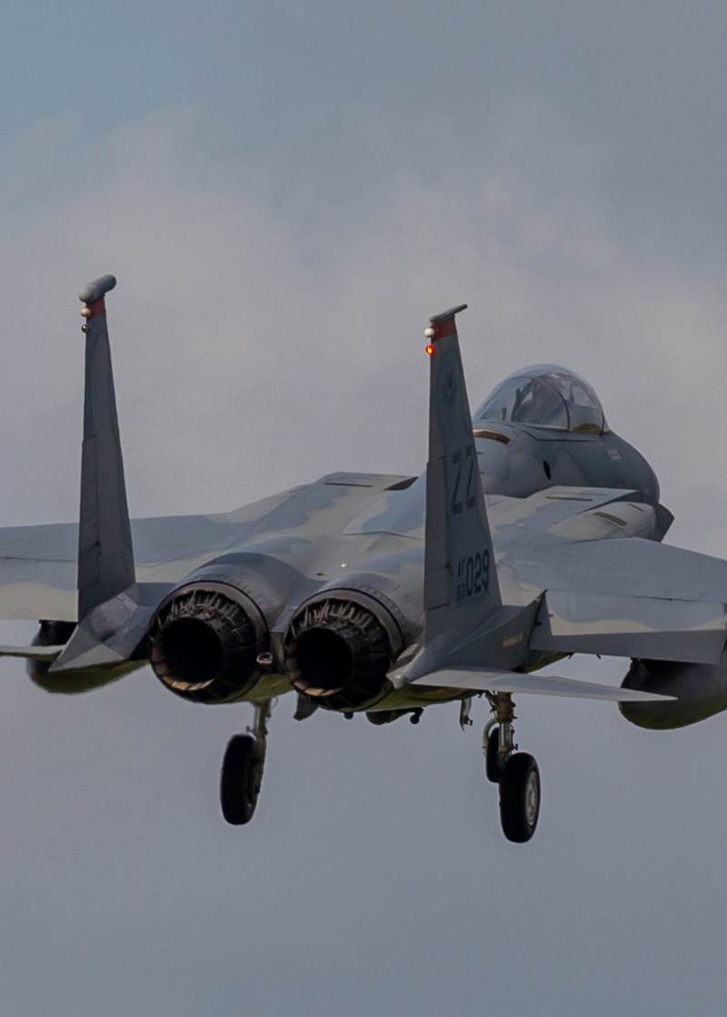  - Twin-engine aircraft