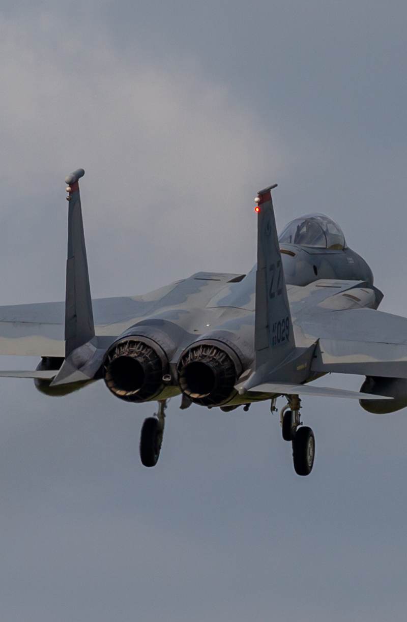  - Twin-engine aircraft