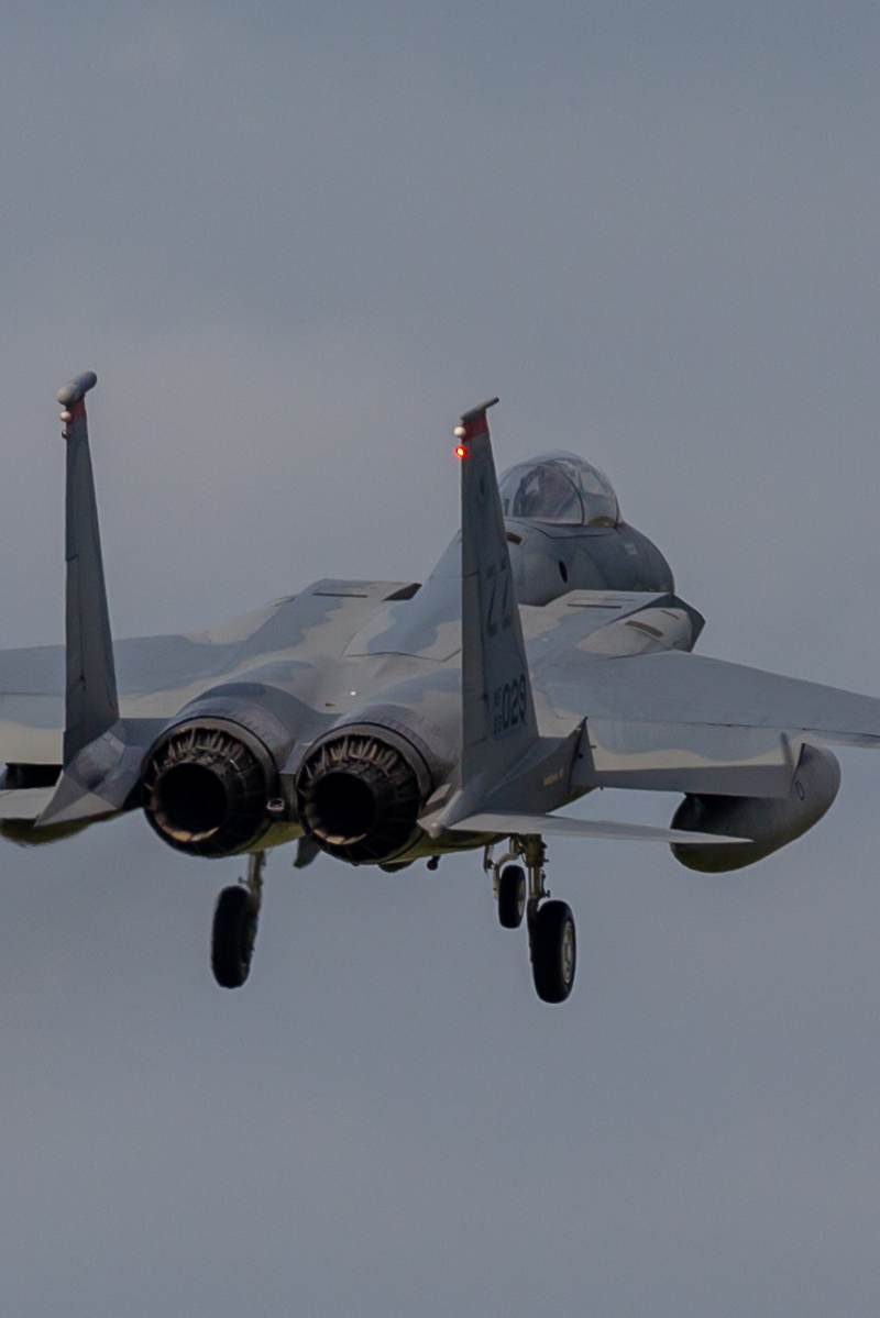  - Twin-engine aircraft
