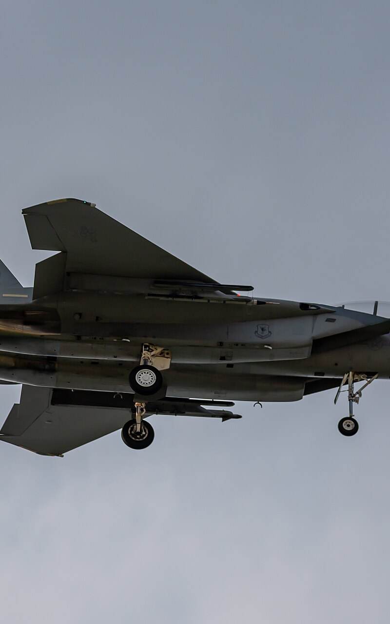  - Twin-engine aircraft