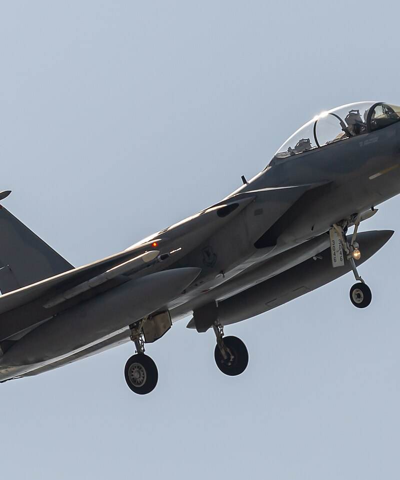  - Twin-engine aircraft