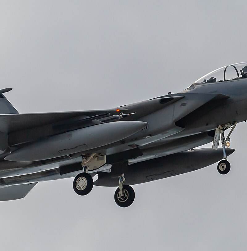  - Twin-engine aircraft