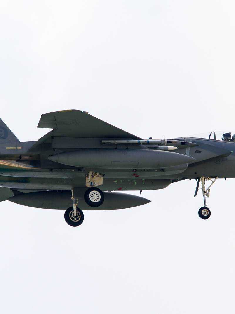  - Twin-engine aircraft