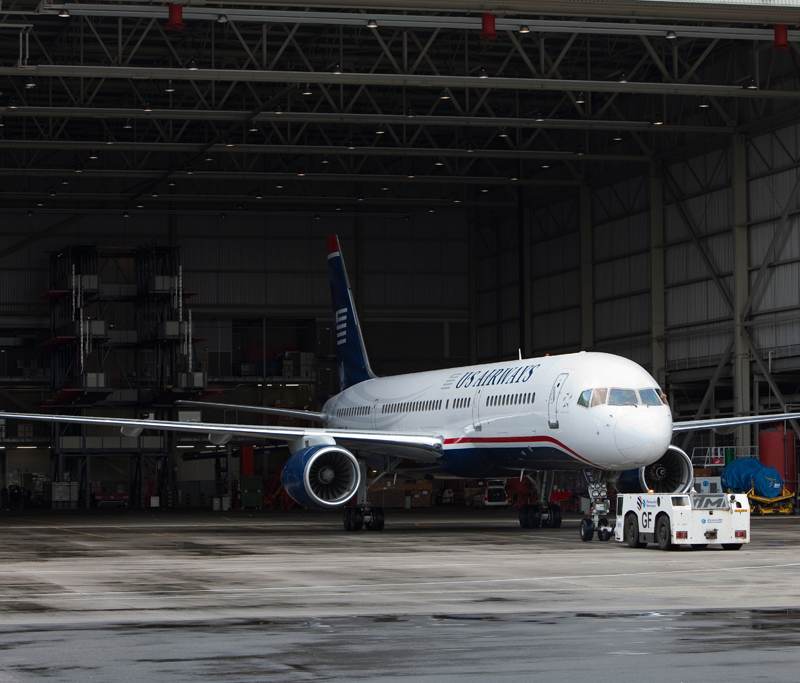 N201UU - Twin-engine aircraft