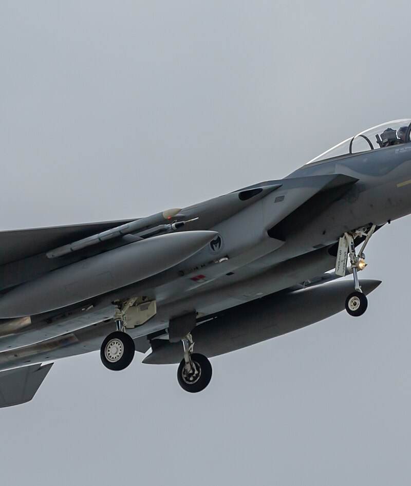  - Twin-engine aircraft