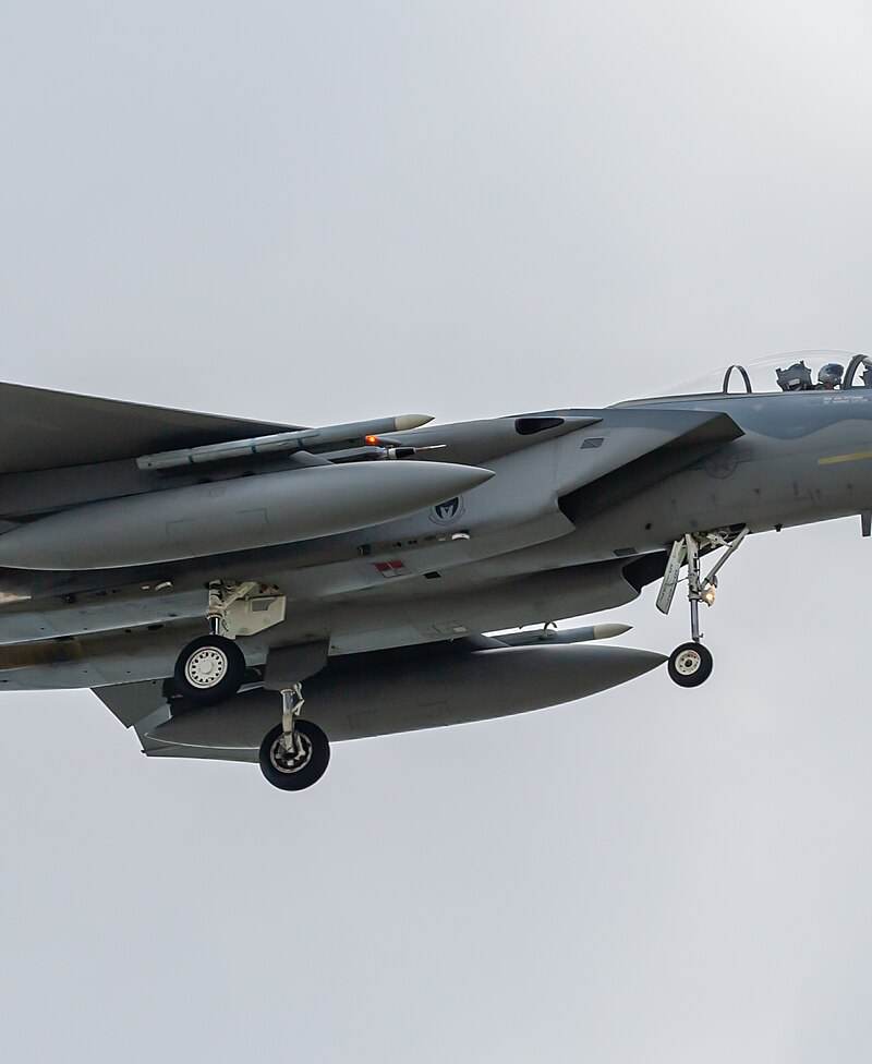  - Twin-engine aircraft