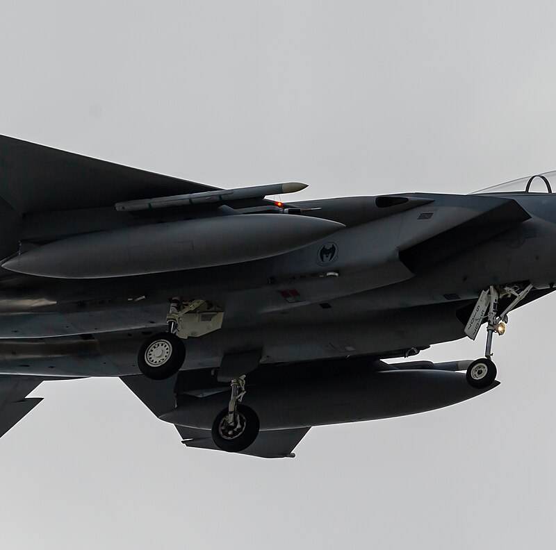  - Twin-engine aircraft