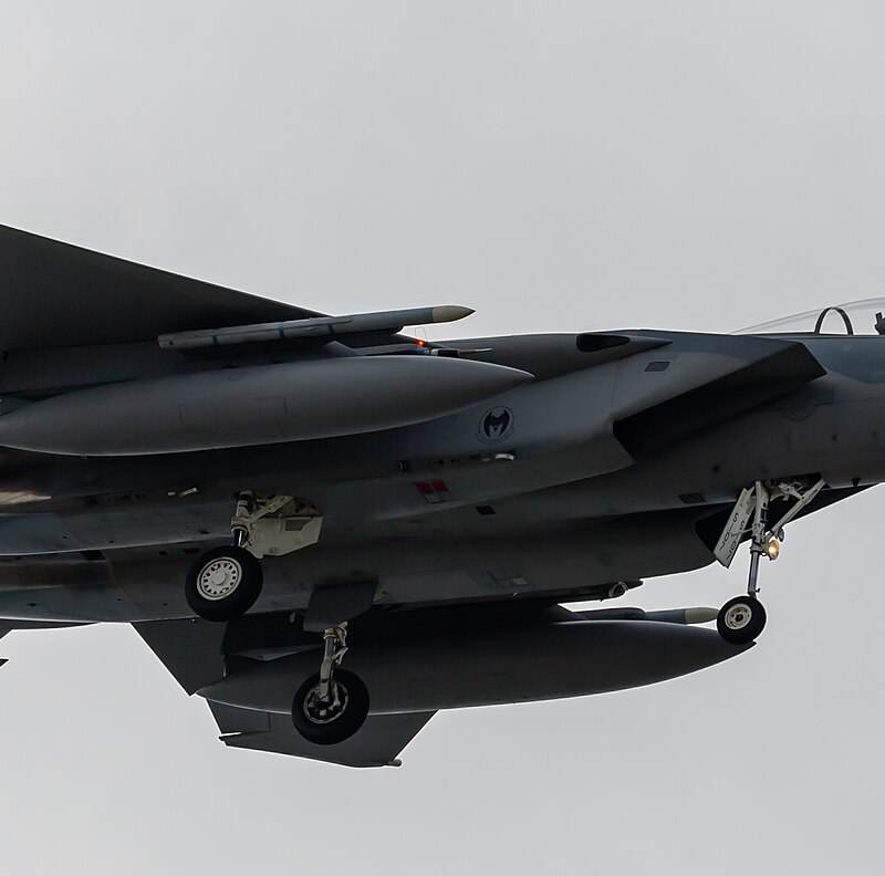  - Twin-engine aircraft