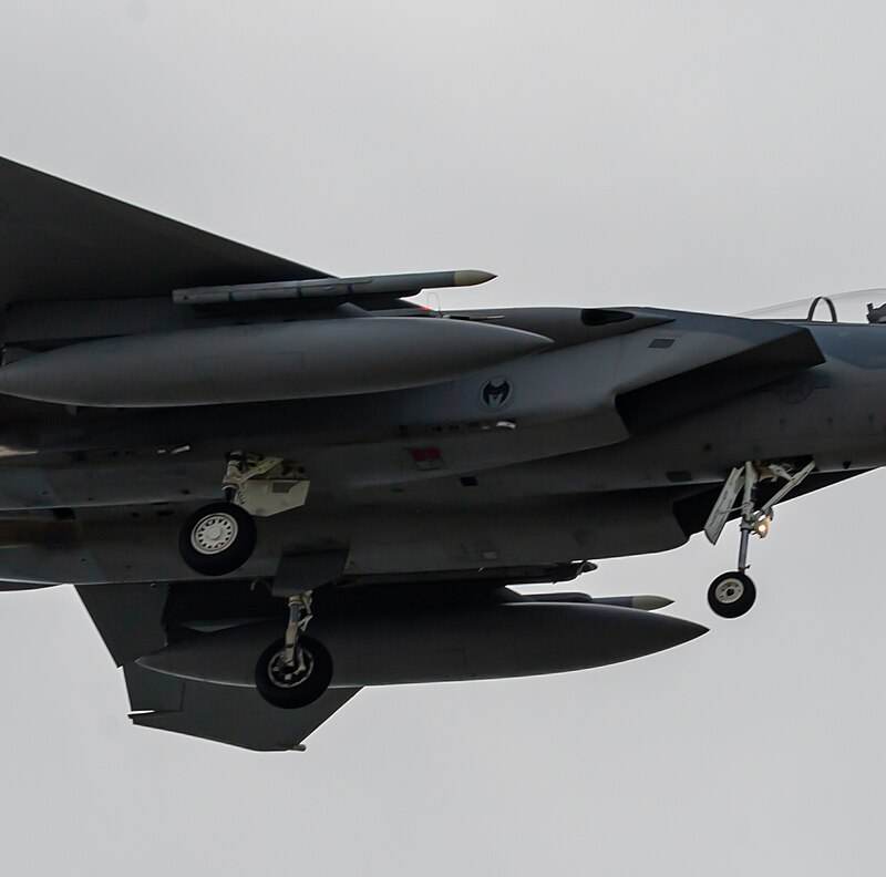  - Twin-engine aircraft