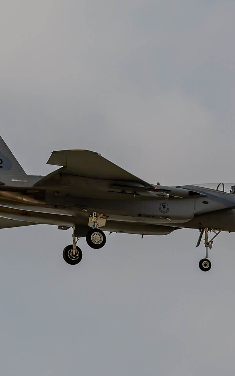  - Twin-engine aircraft