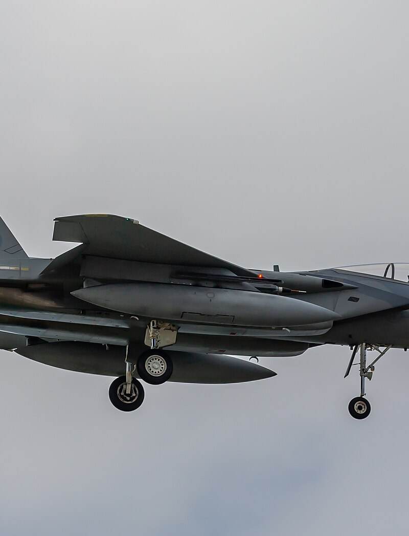  - Twin-engine aircraft