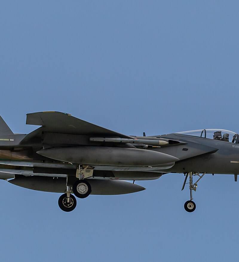  - Twin-engine aircraft