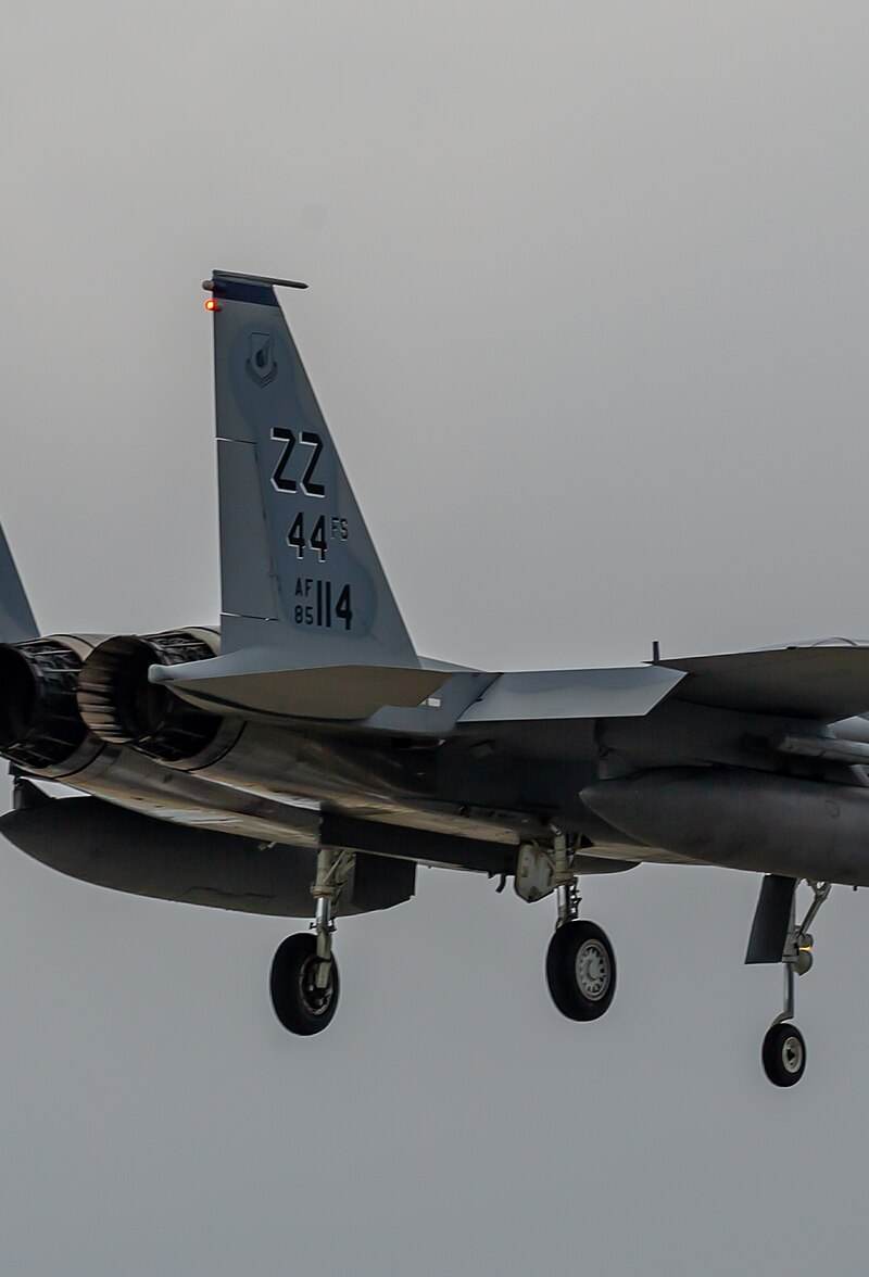  - Twin-engine aircraft