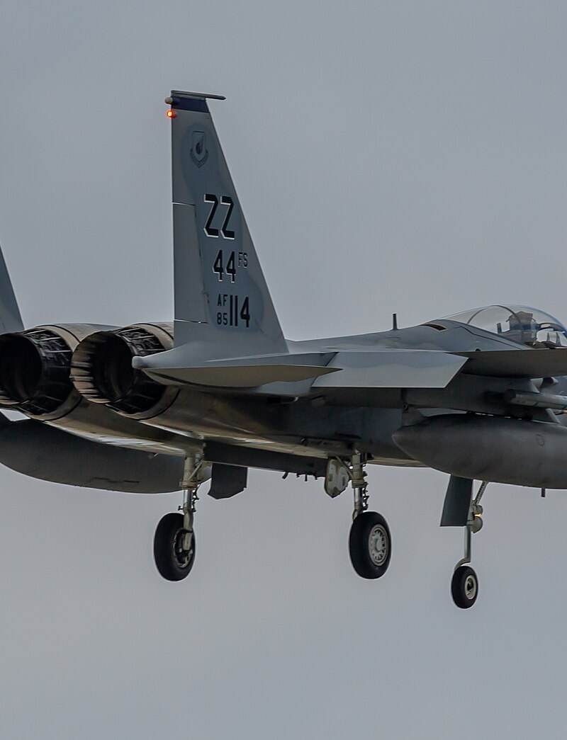  - Twin-engine aircraft