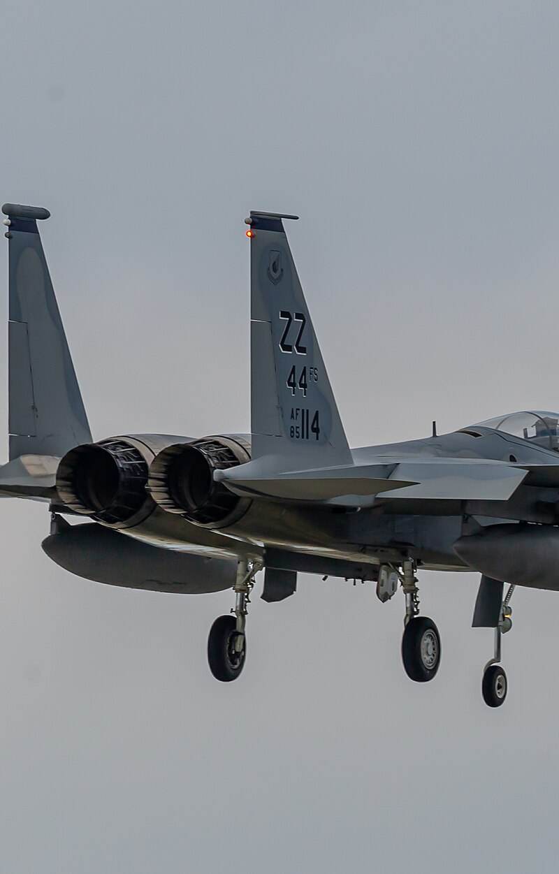  - Twin-engine aircraft