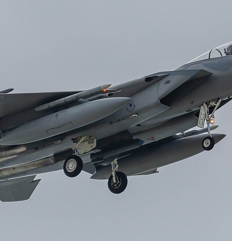  - Twin-engine aircraft