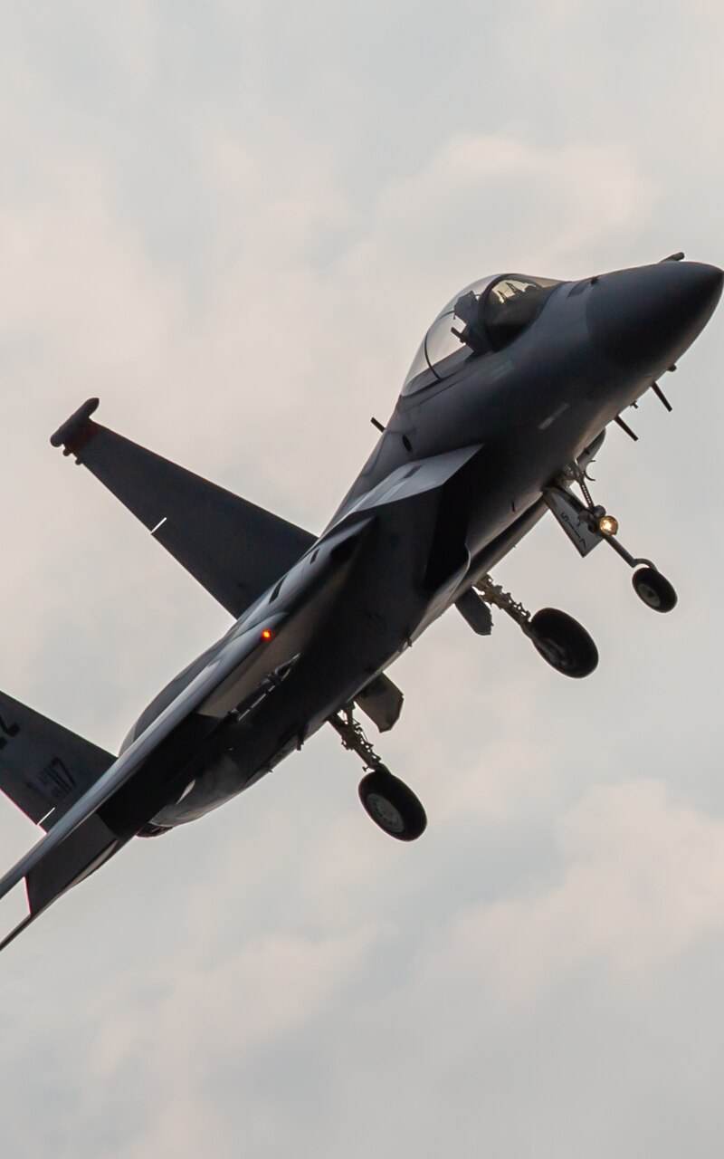  - Twin-engine aircraft