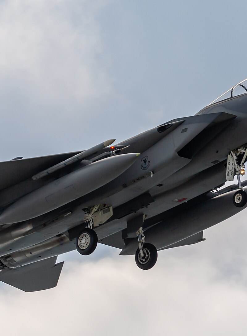  - Twin-engine aircraft