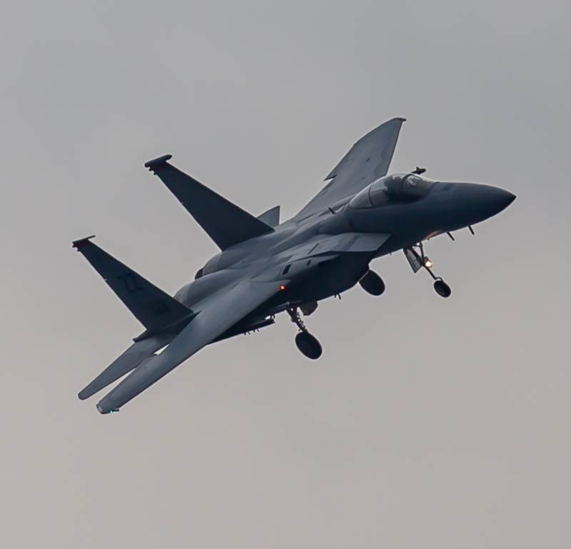  - Twin-engine aircraft