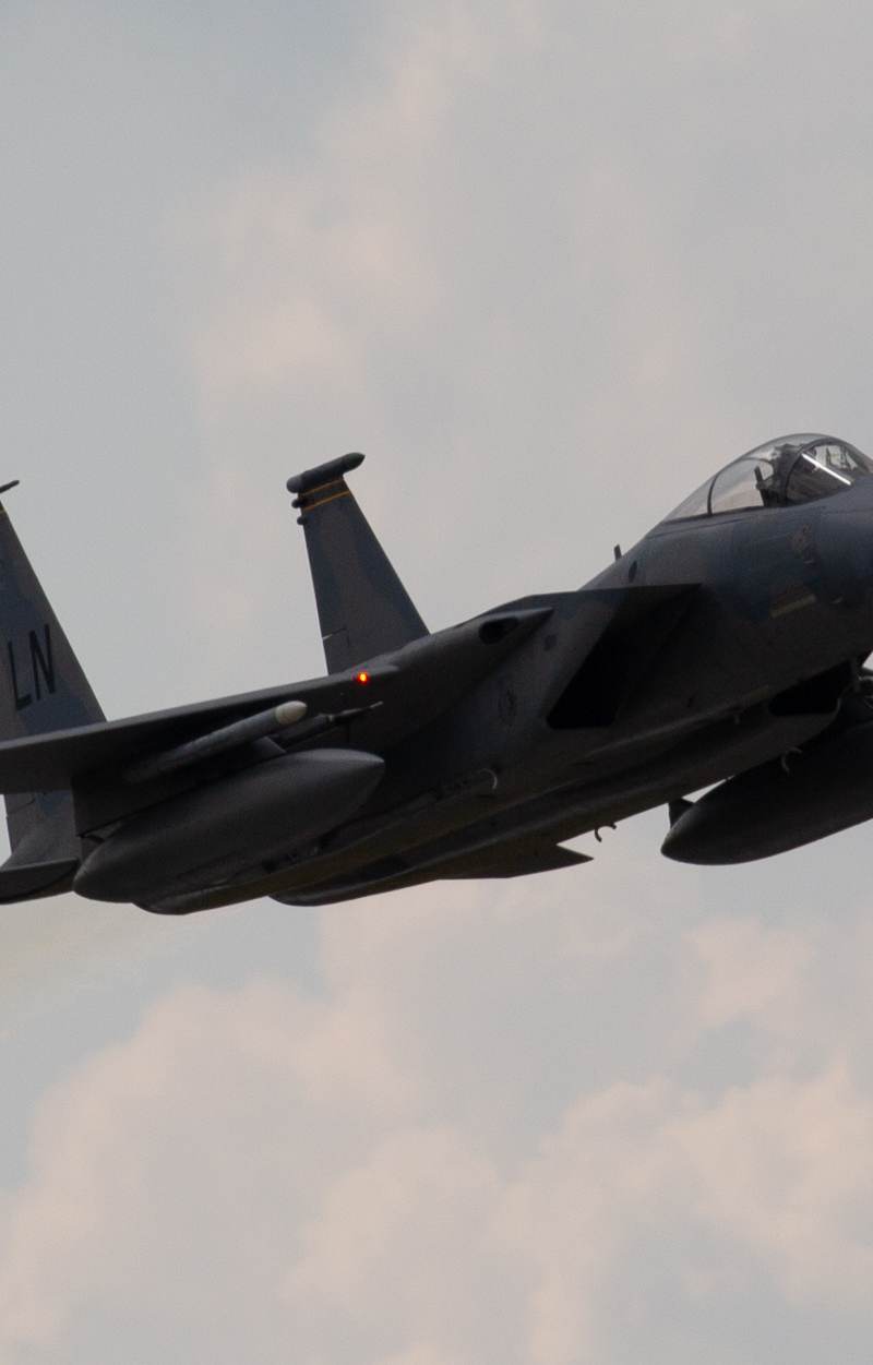  - Twin-engine aircraft