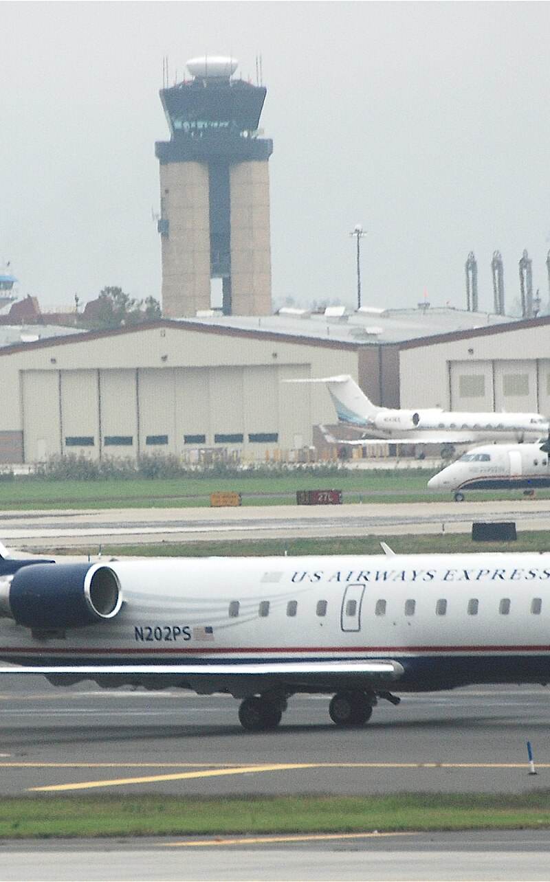 N202PS - Bombardier
