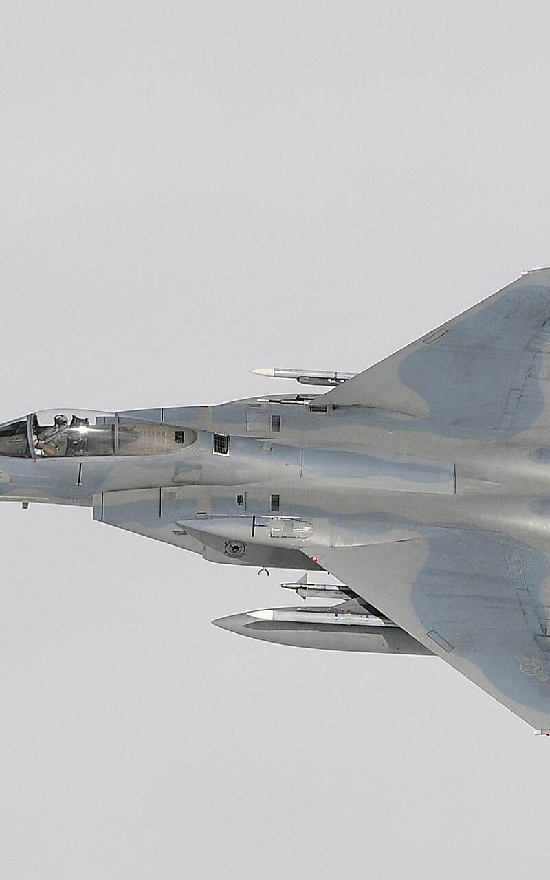  - Twin-engine aircraft