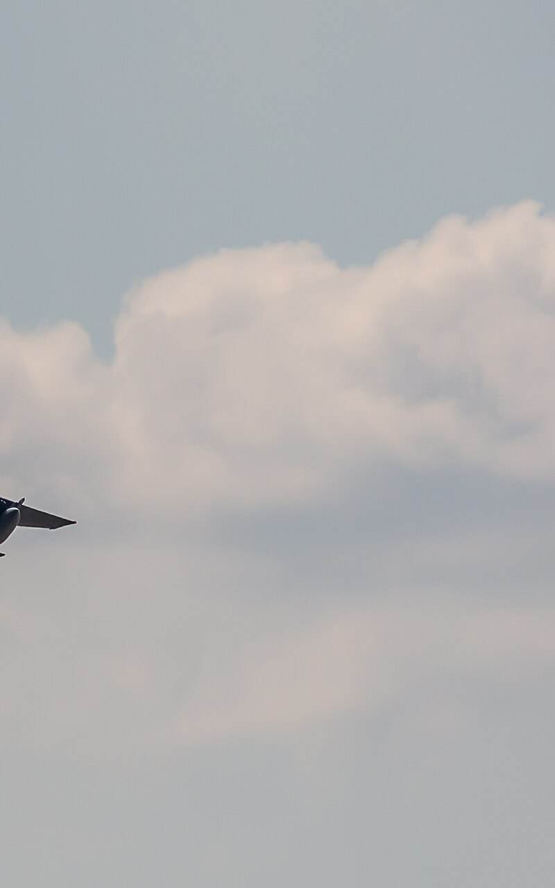  - Twin-engine aircraft