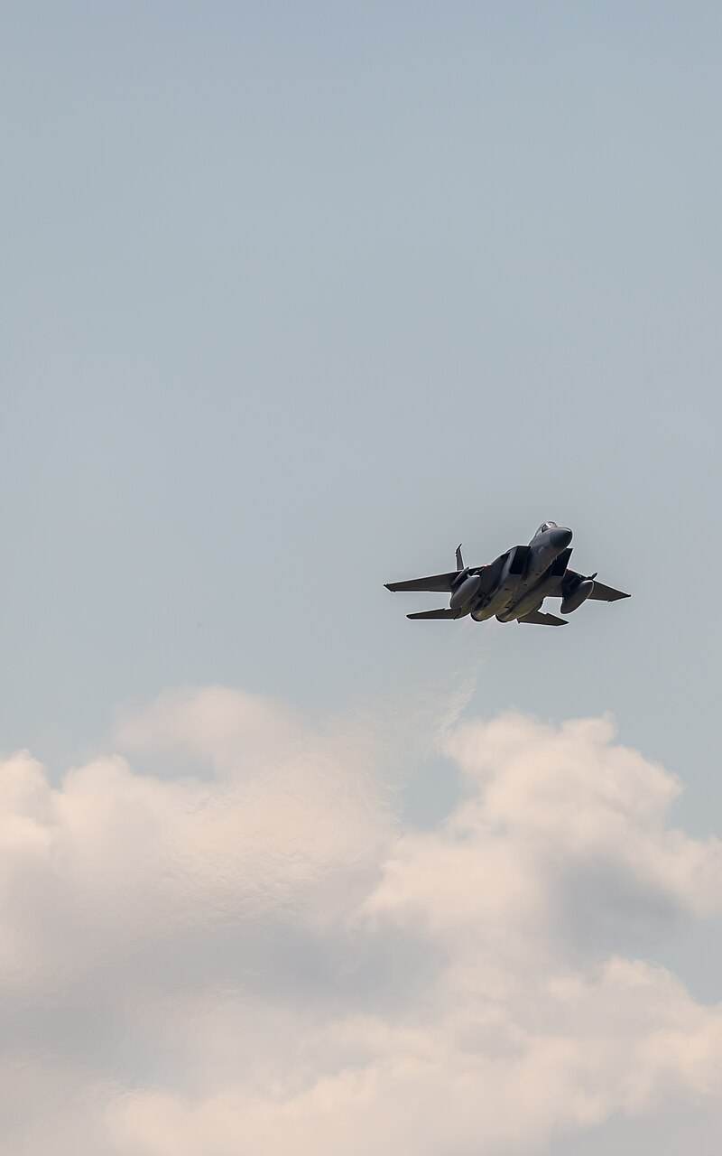 - Twin-engine aircraft