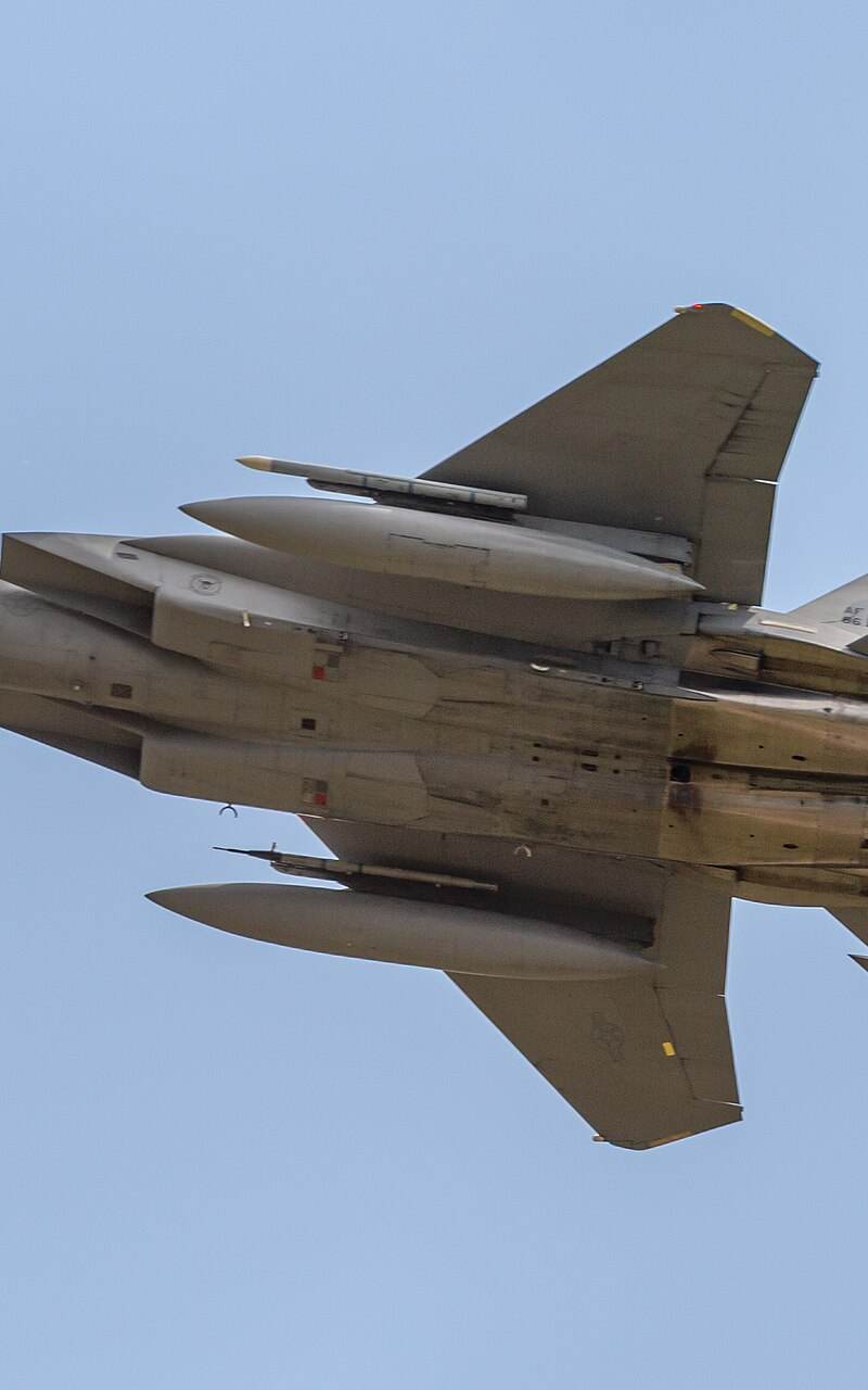  - Twin-engine aircraft