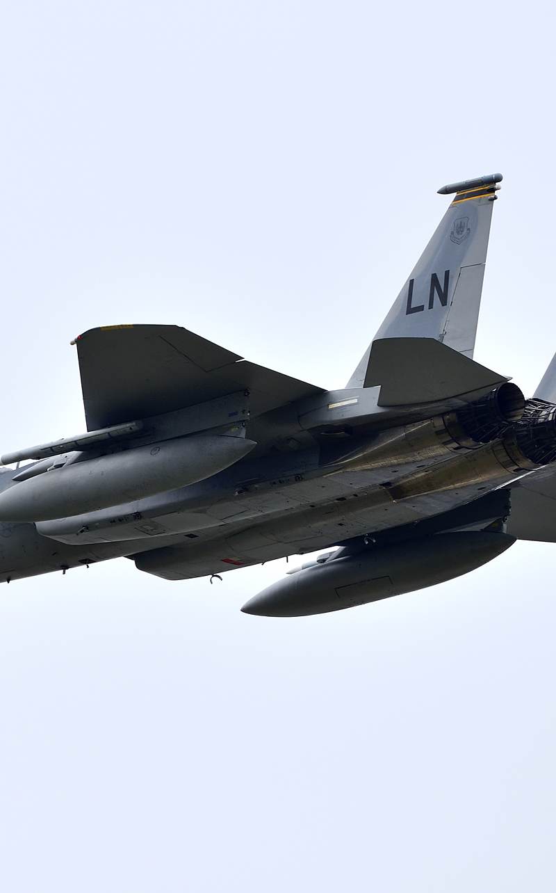  - Twin-engine aircraft