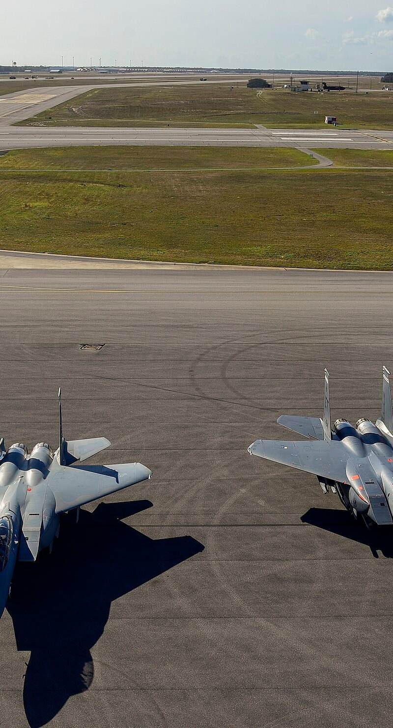  - Twin-engine aircraft