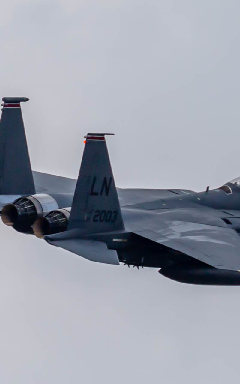  - Twin-engine aircraft