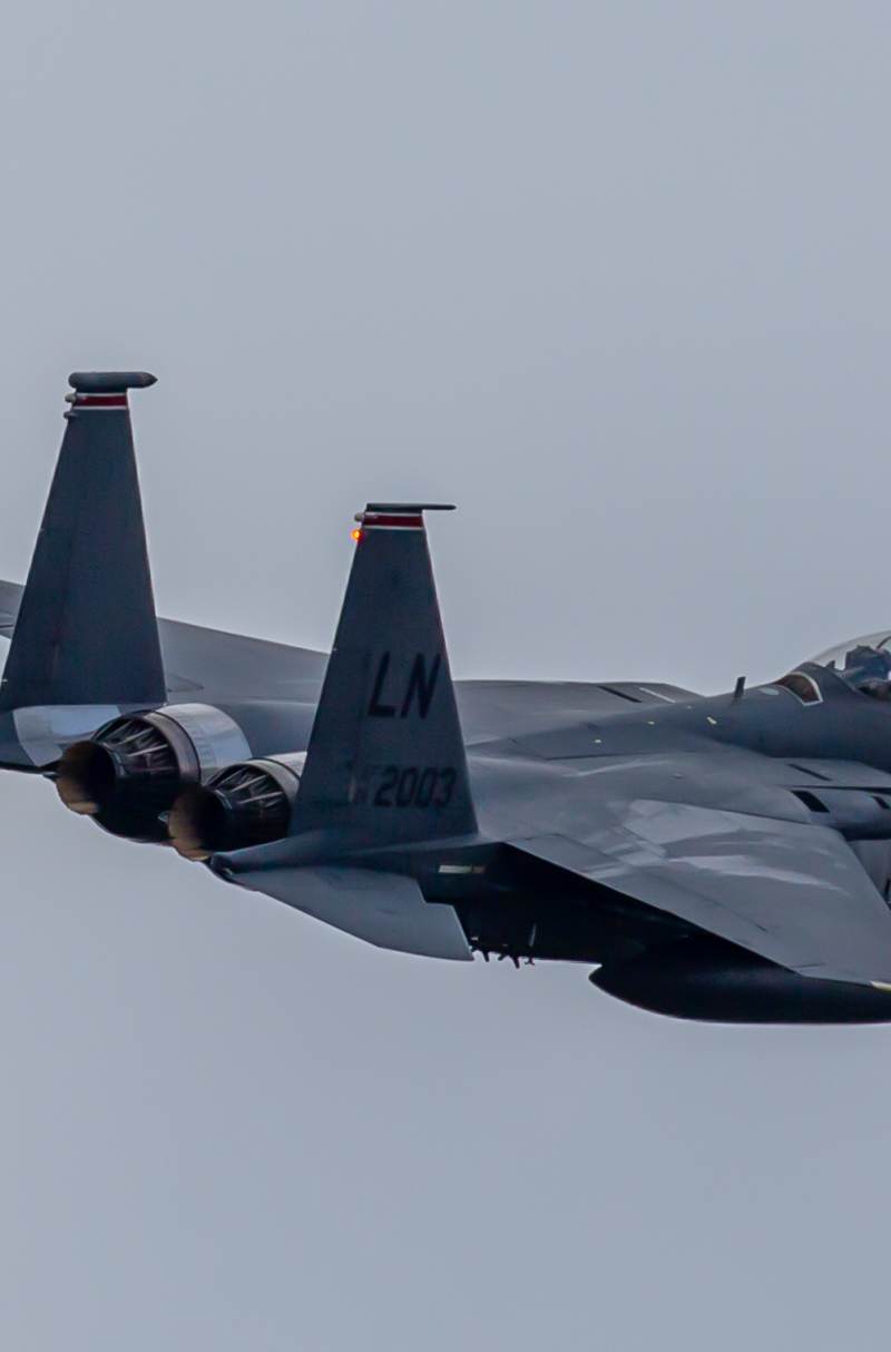  - Twin-engine aircraft