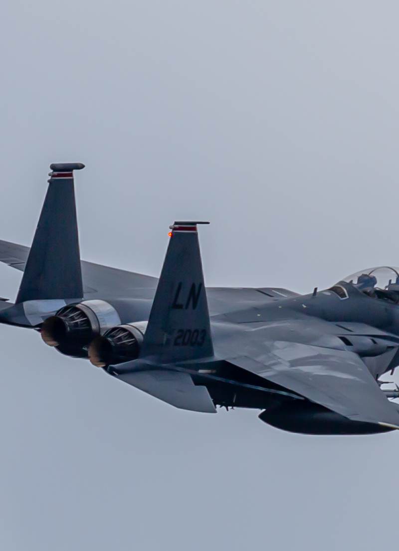  - Twin-engine aircraft