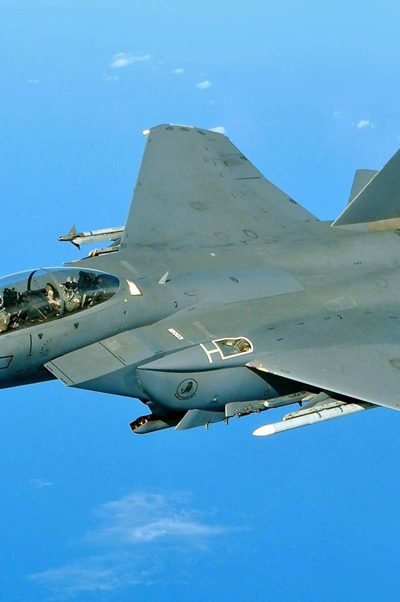  - Twin-engine aircraft