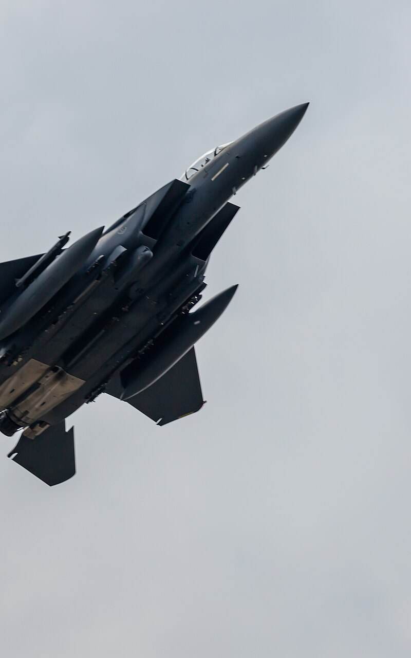  - Twin-engine aircraft