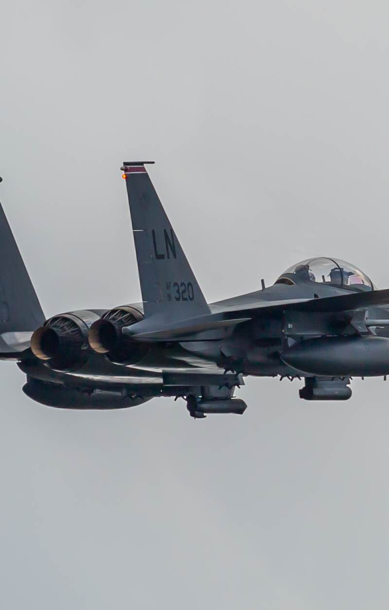  - Twin-engine aircraft