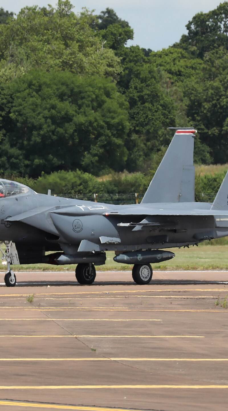  - Twin-engine aircraft