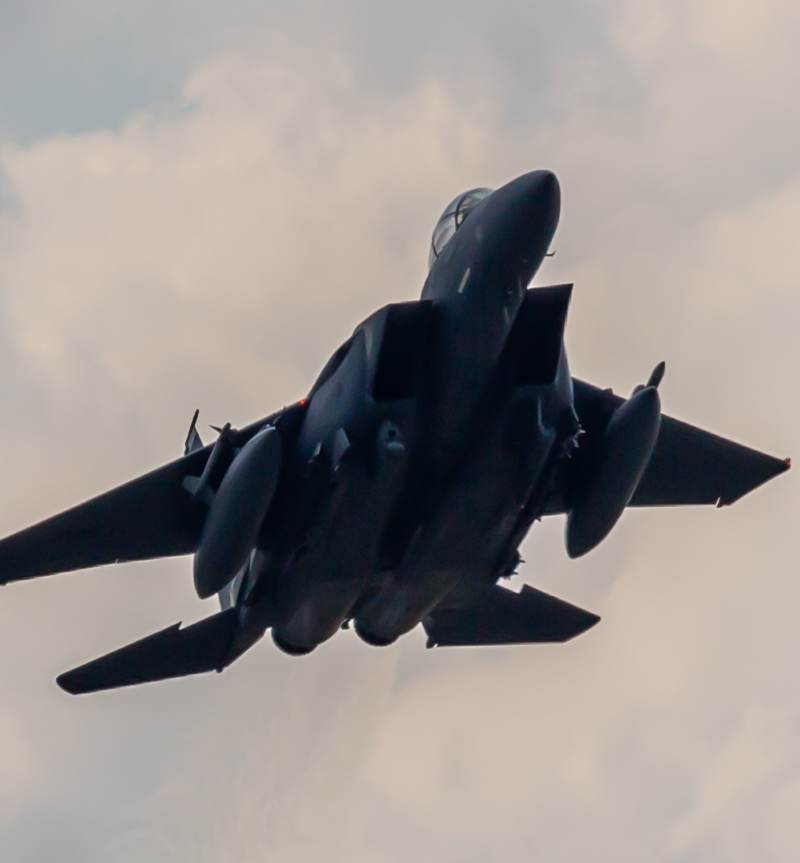  - Twin-engine aircraft