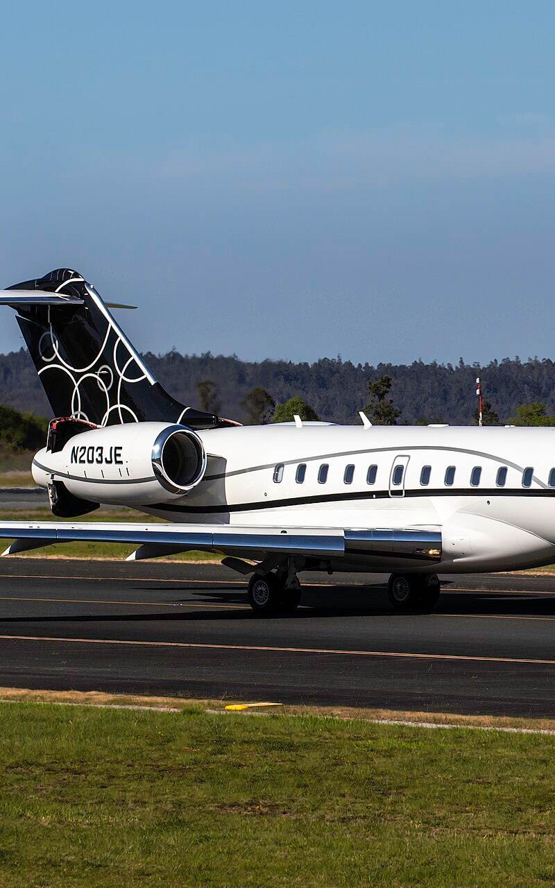 N203JE - Bombardier