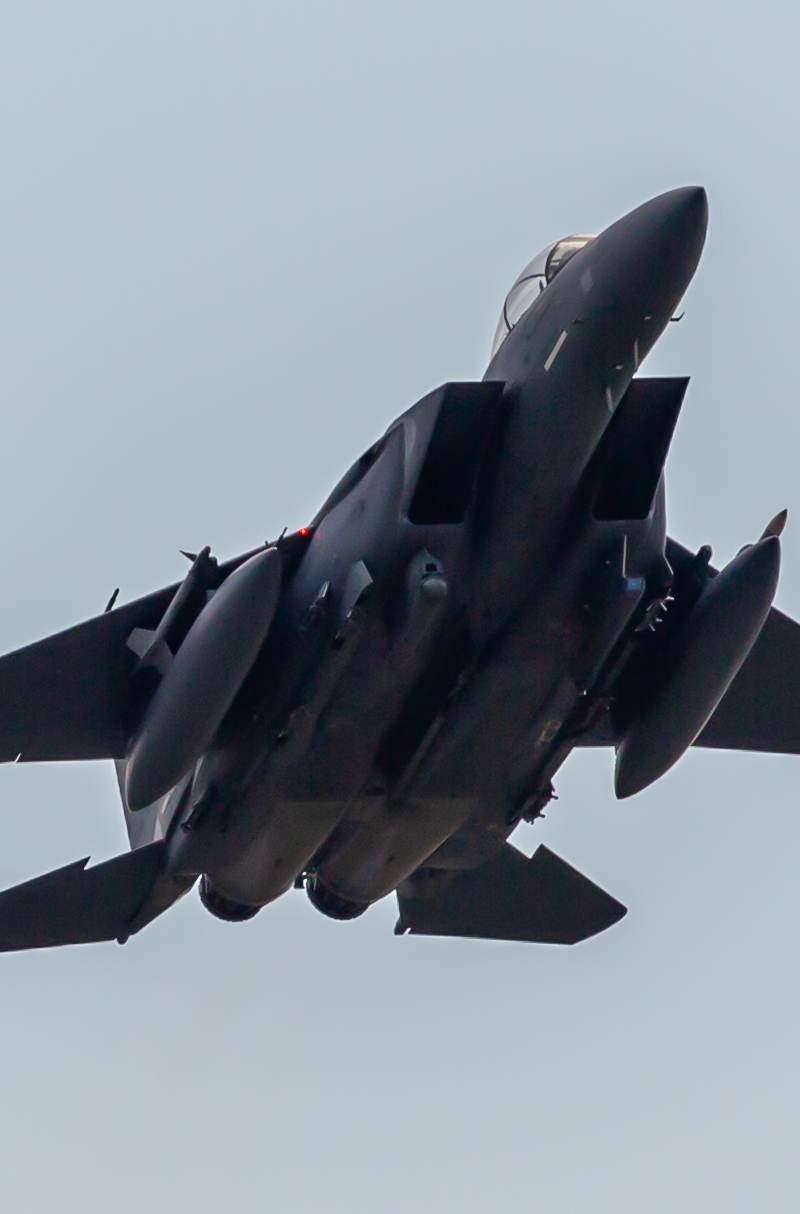  - Twin-engine aircraft