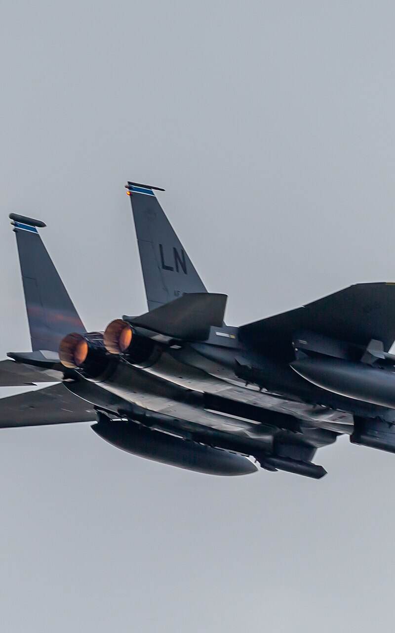  - Twin-engine aircraft