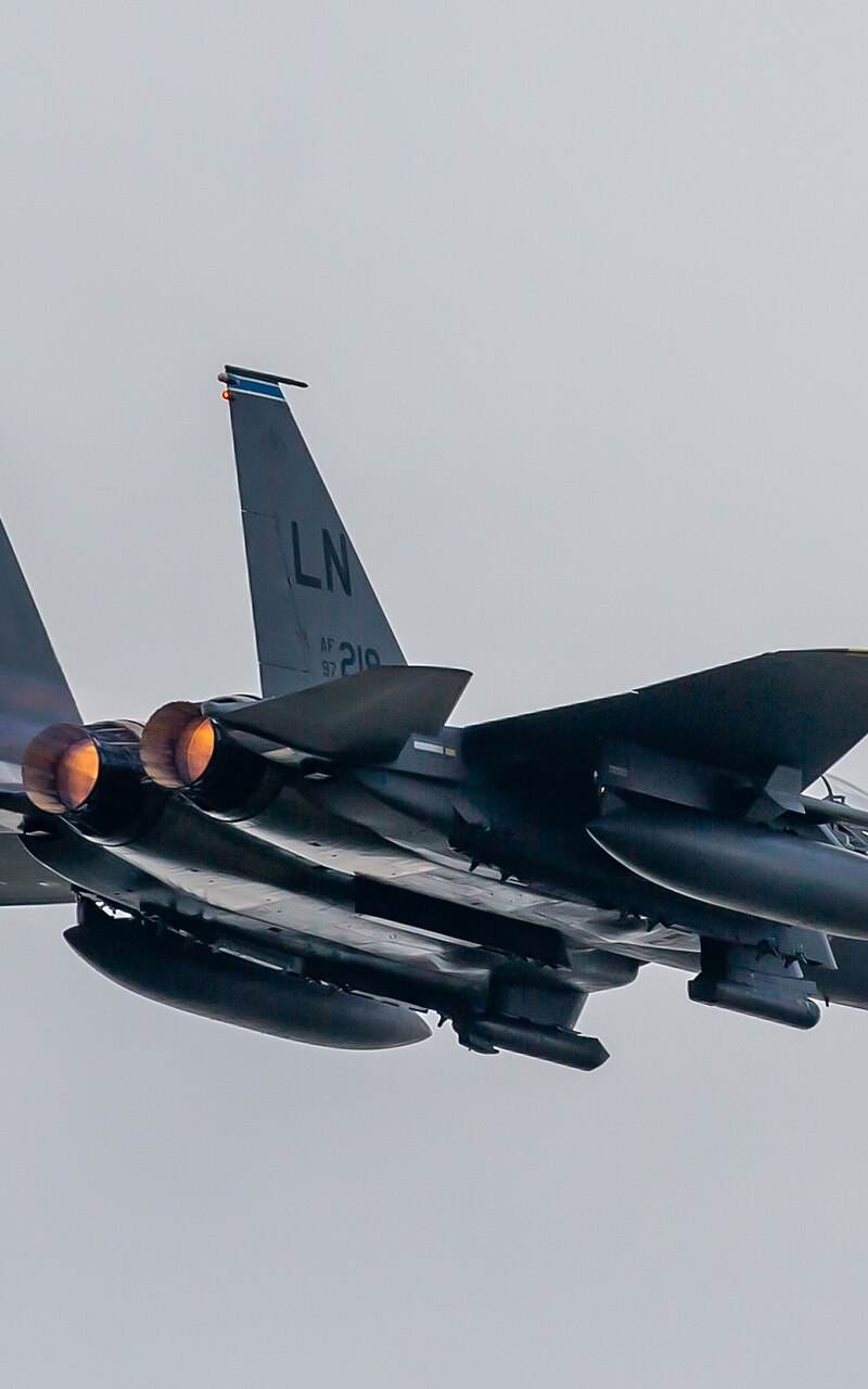  - Twin-engine aircraft